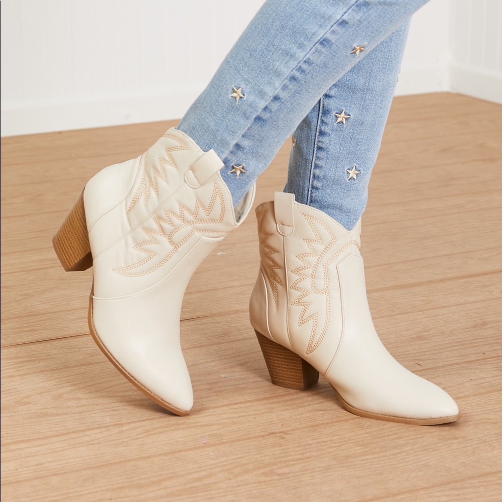 QUPID TEXAS TRIP EMBROIDERED COWBOY BOOTIES